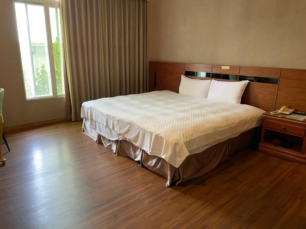 Chia Shih Pao Hotel Taibao Exterior photo