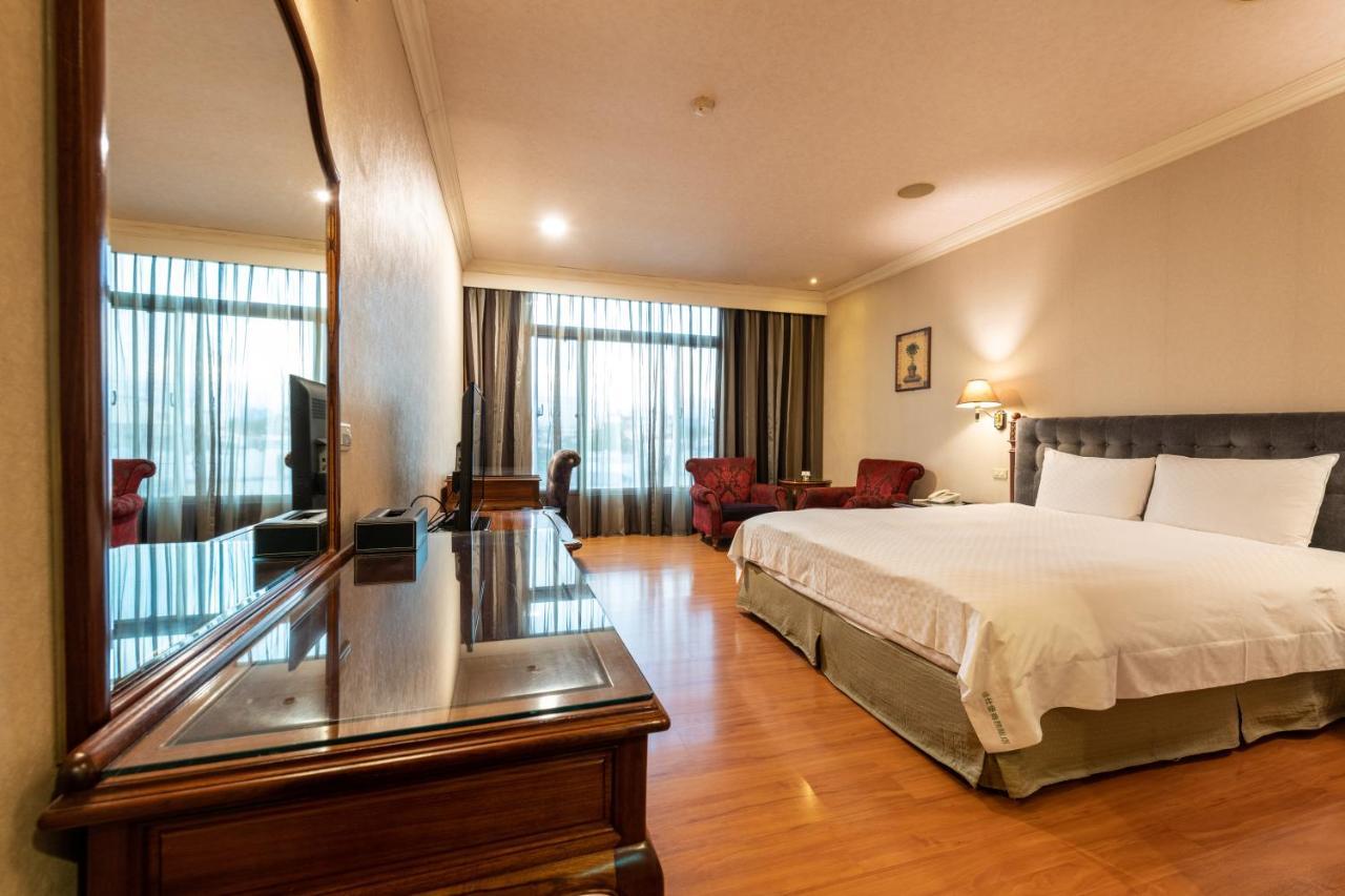 Chia Shih Pao Hotel Taibao Exterior photo