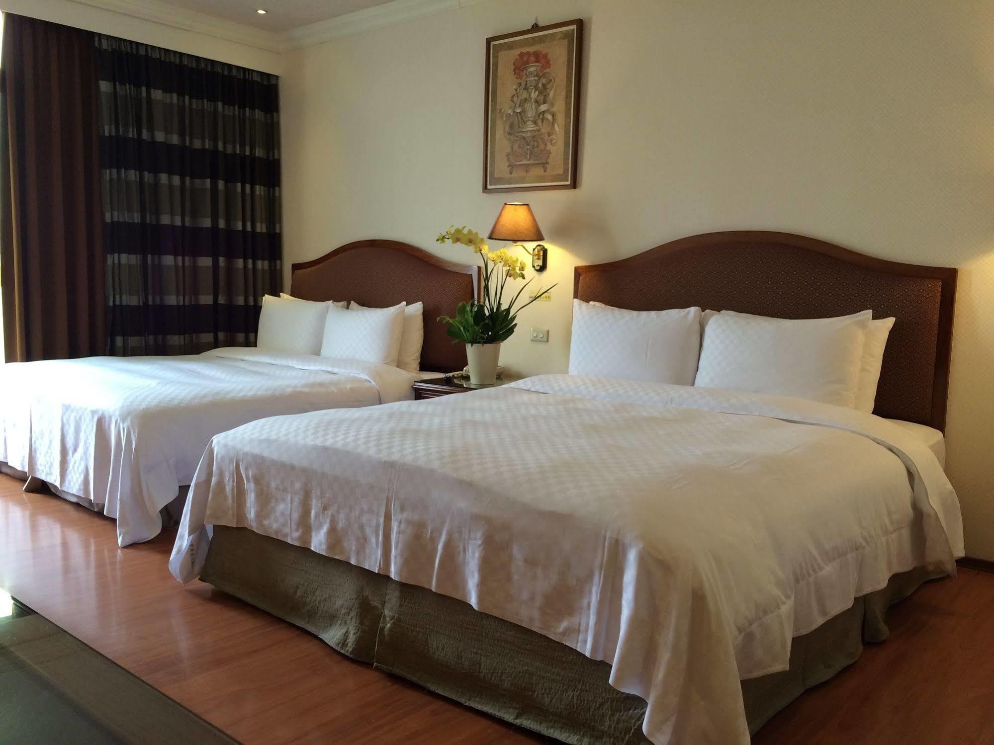Chia Shih Pao Hotel Taibao Exterior photo